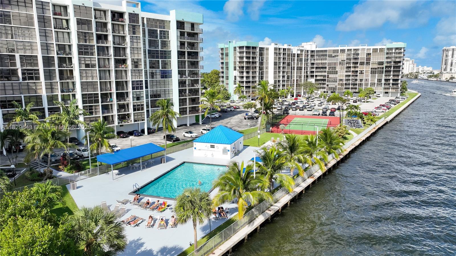 200 LESLIE CONDO - Residential