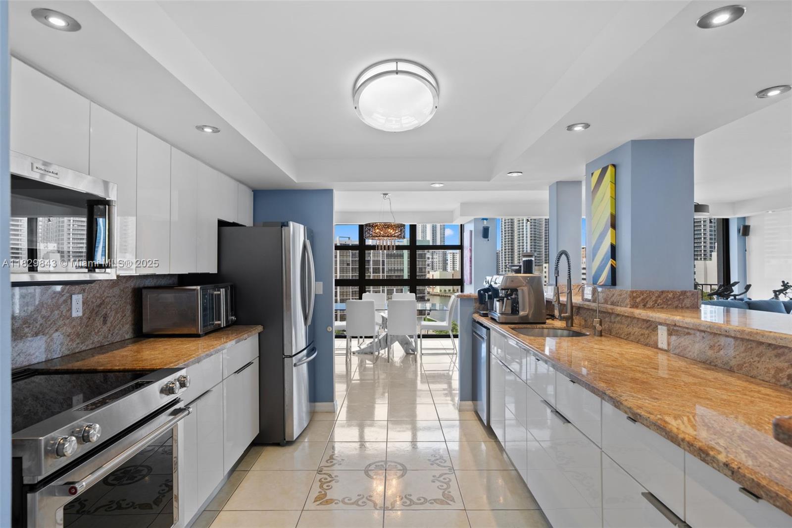 200 Leslie Dr 810, Hallandale Beach, FL, 33009/$575,000 2 200 Leslie Dr 810