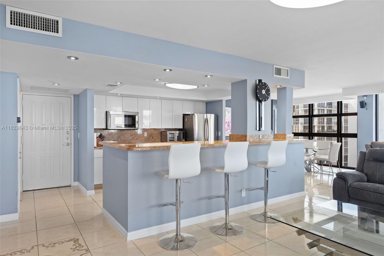 200 Leslie Dr 810, Hallandale Beach, FL, 33009/$575,000 1 200 Leslie Dr 810