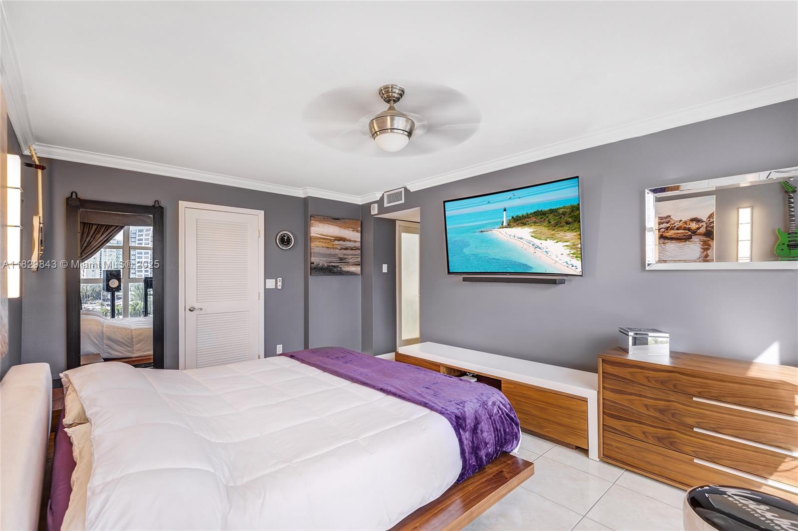 200 LESLIE CONDO - Residential