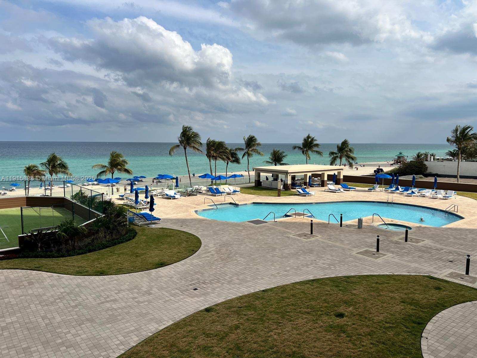 THE PINNACLE CONDO - Residential