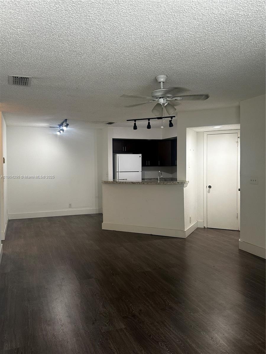 CORAL KEY CONDO - Residential Lease