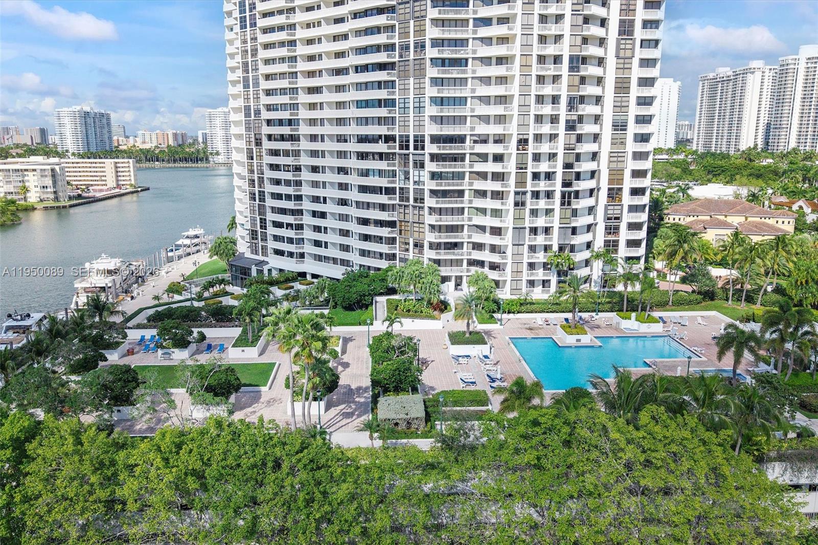 1000 ISL BLVD WILLIAMS IS - Residential