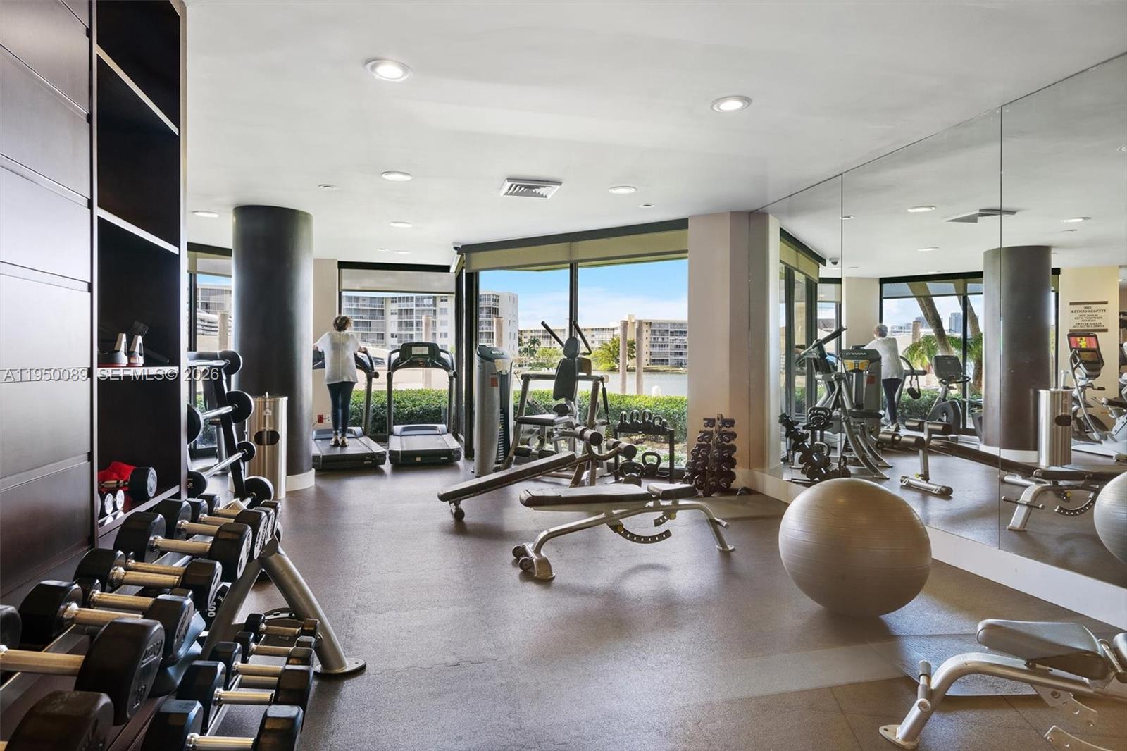 1000 ISL BLVD WILLIAMS IS - Residential