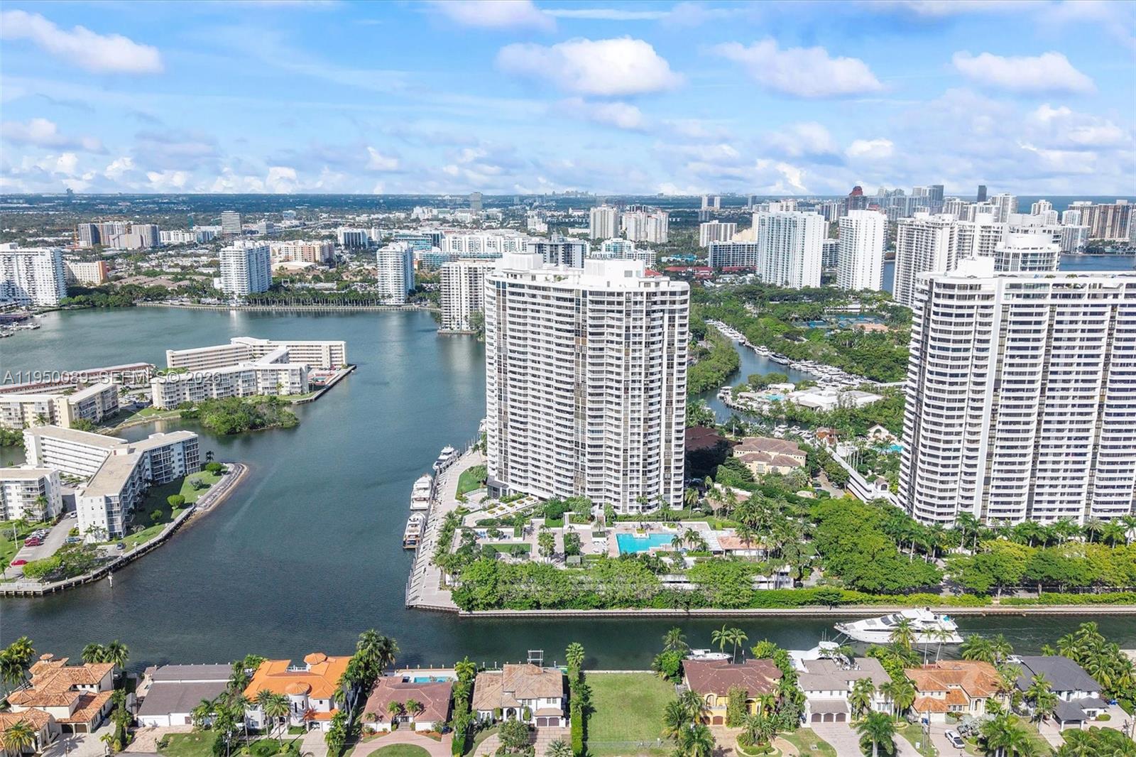 1000 ISL BLVD WILLIAMS IS - Residential