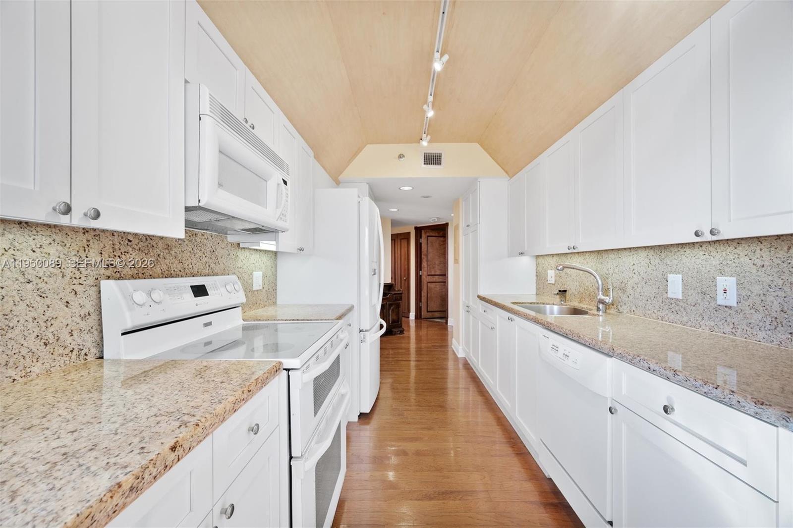 1000 ISL BLVD WILLIAMS IS - Residential