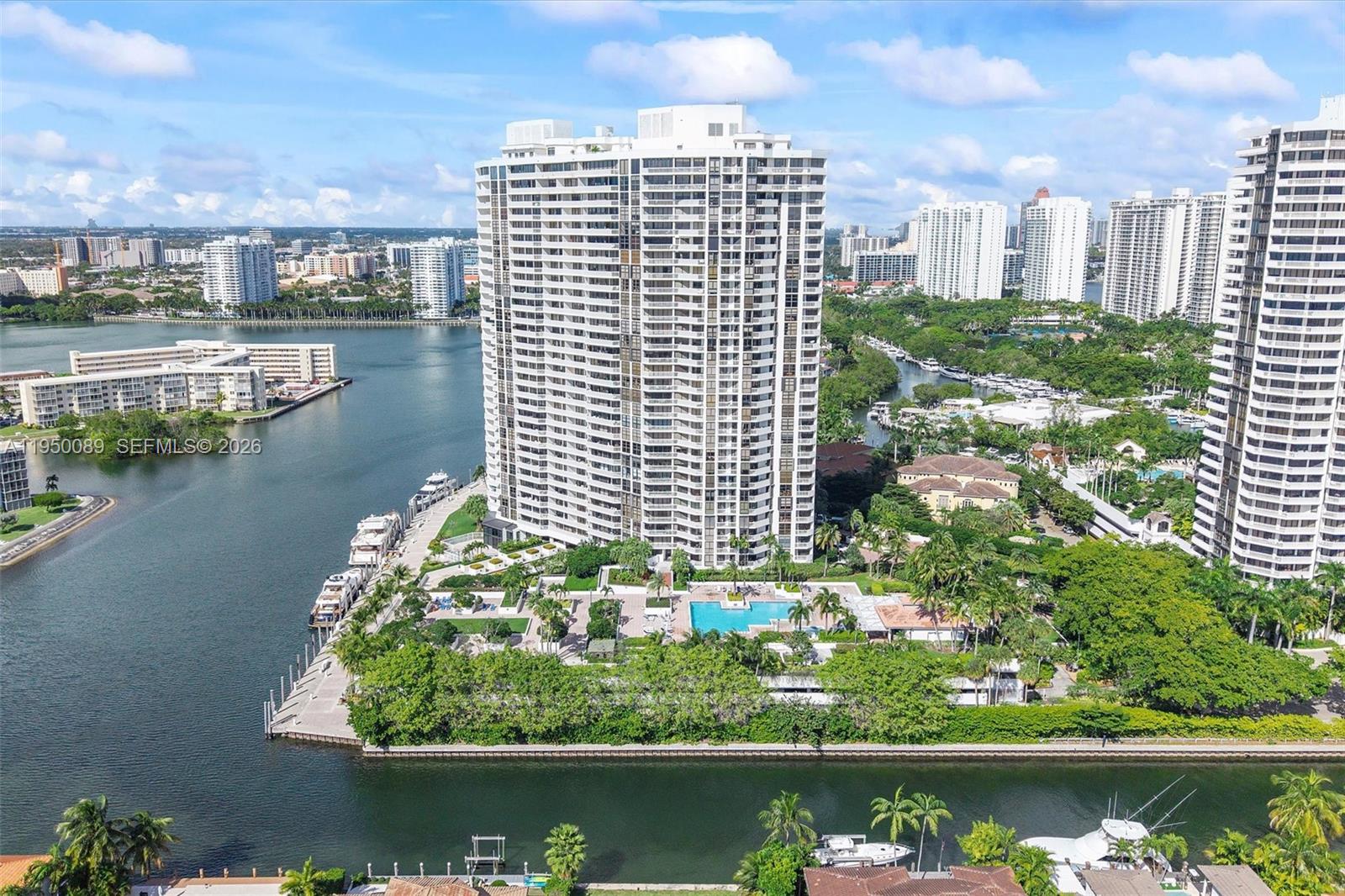 1000 ISL BLVD WILLIAMS IS - Residential