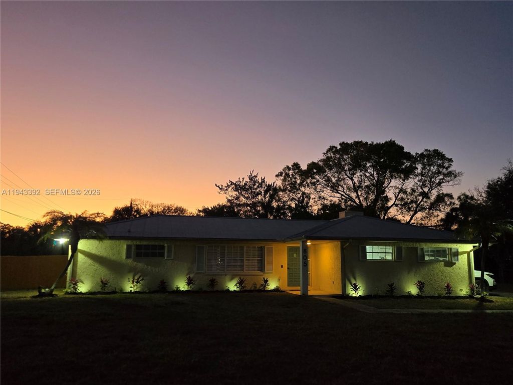 Photo of 805 25th Ave, Vero Beach, FL 32960 (MLS # A11943392)