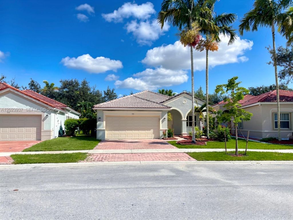 Photo of 953 Tanglewood Cir #953, Weston, FL 33327 (MLS # A12023937)