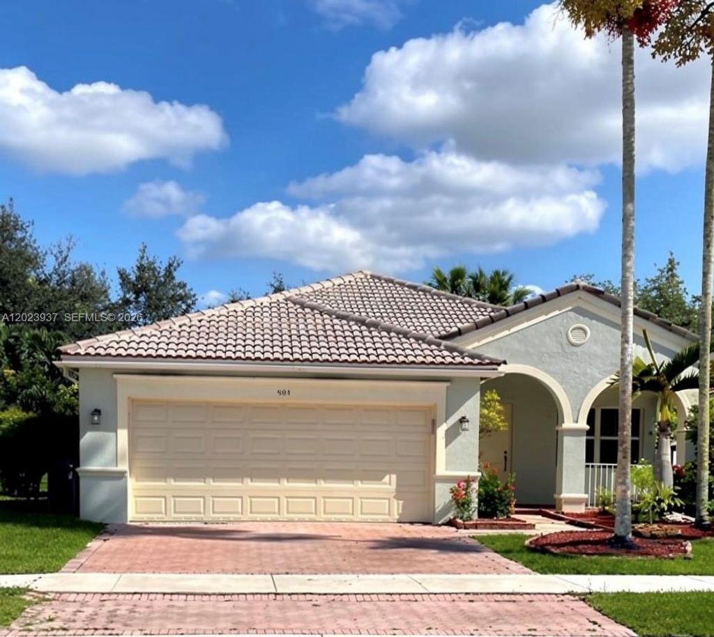 Photo of 953 Tanglewood Cir #953, Weston, FL 33327 (MLS # A12023937)