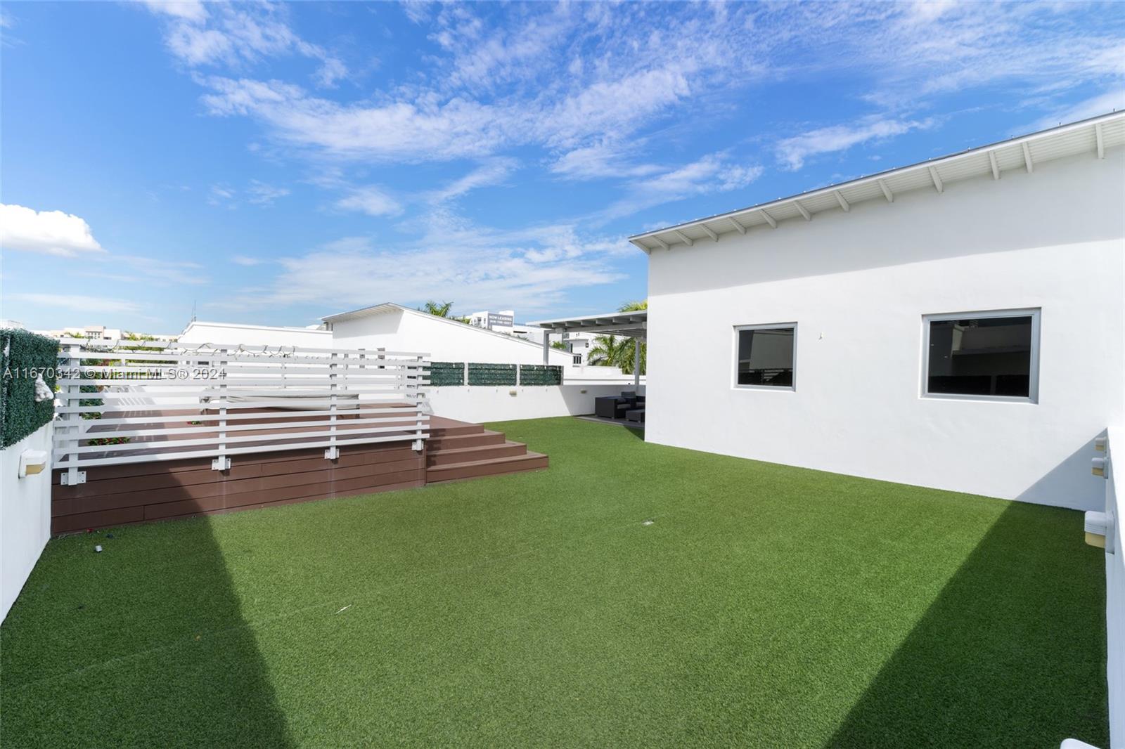 OASIS PARK SQUARE AT DORAL - Residential