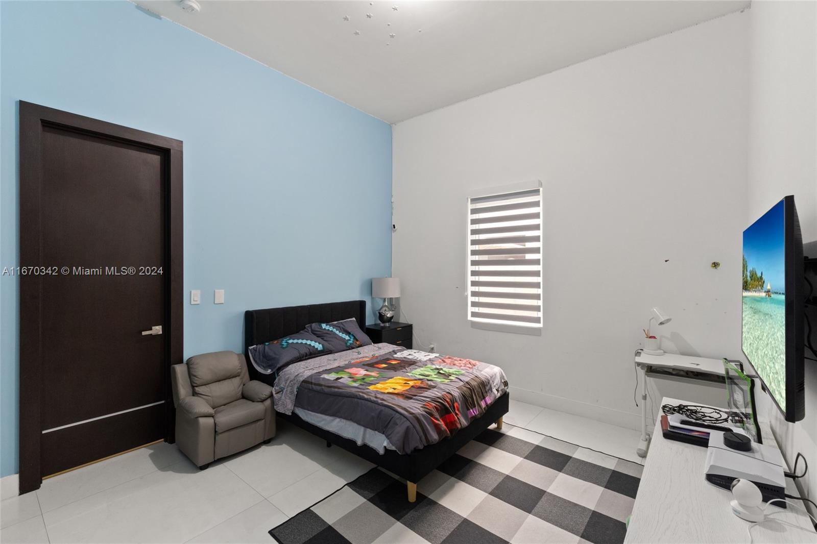 OASIS PARK SQUARE AT DORAL - Residential