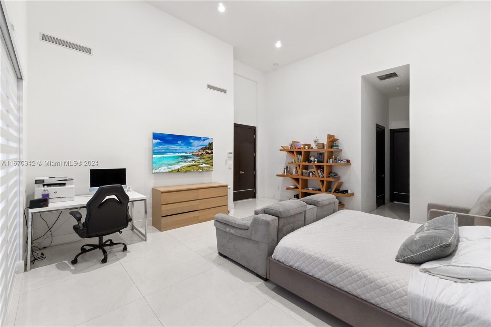 OASIS PARK SQUARE AT DORAL - Residential