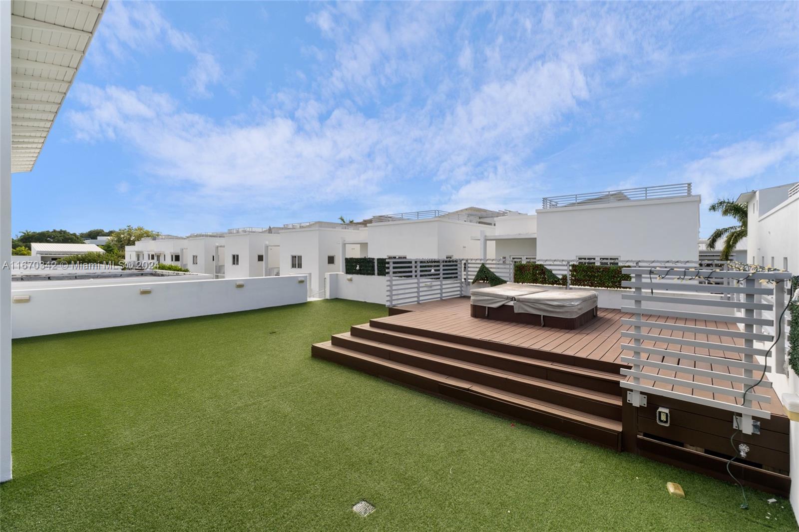 OASIS PARK SQUARE AT DORAL - Residential