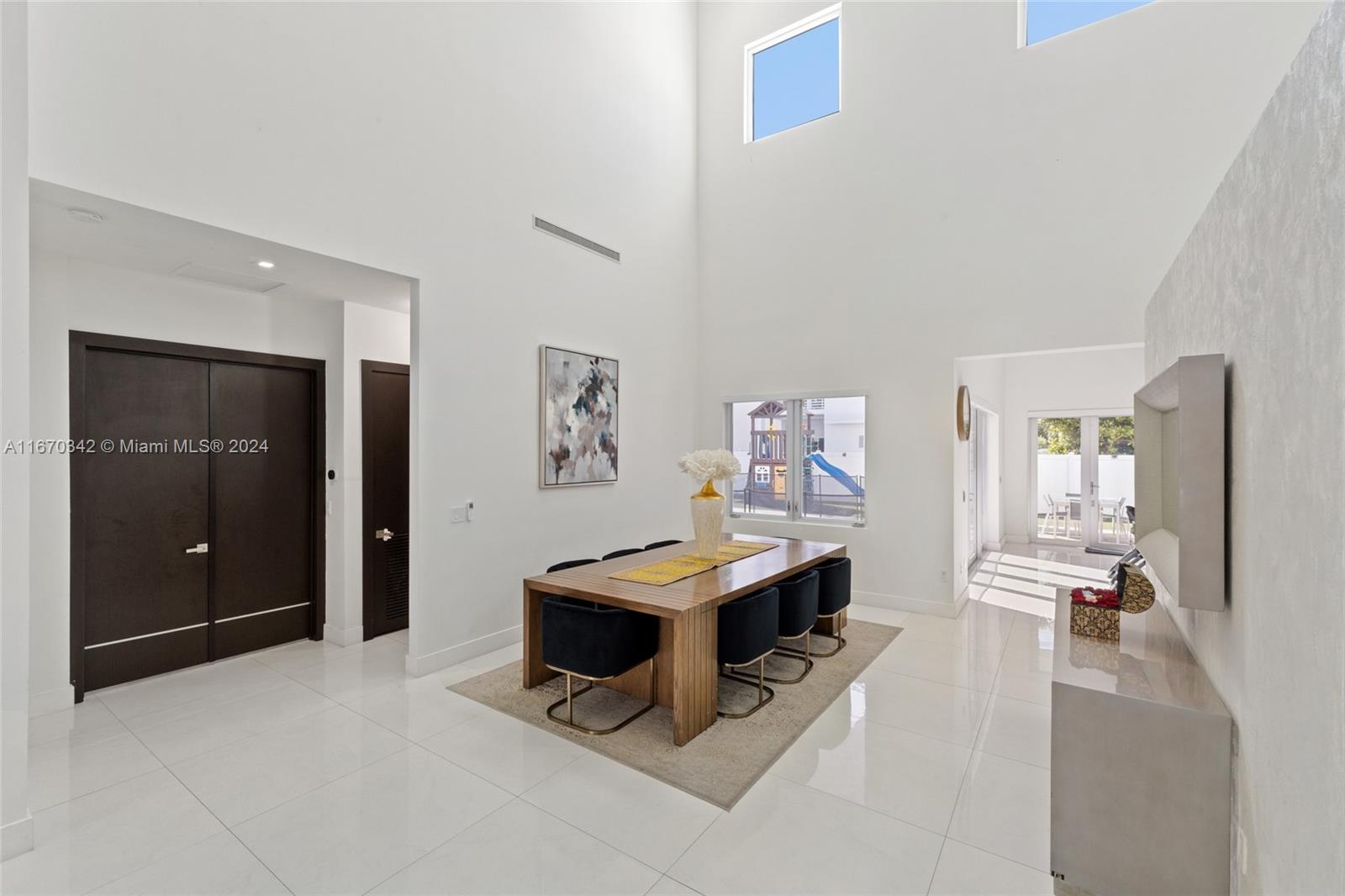 OASIS PARK SQUARE AT DORAL - Residential