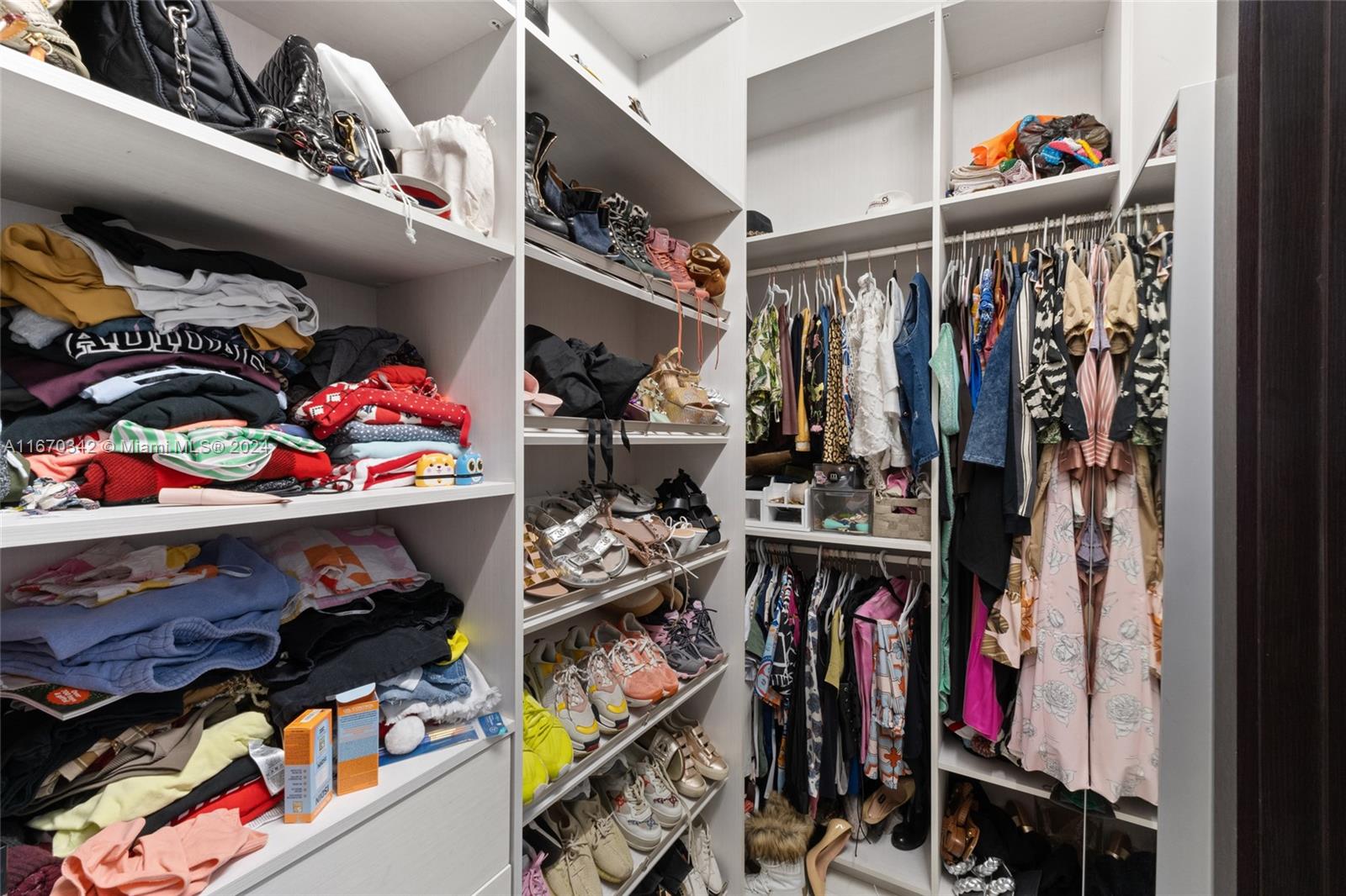 OASIS PARK SQUARE AT DORAL - Residential