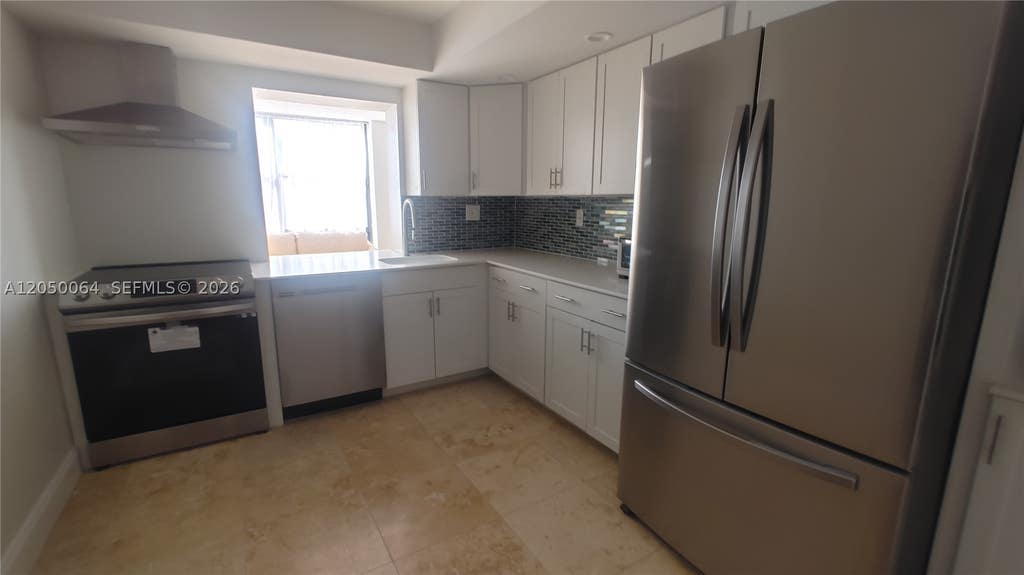 Photo of 1000 Parkview Dr #125, Hallandale Beach, FL 33009 (MLS # A12050064)
