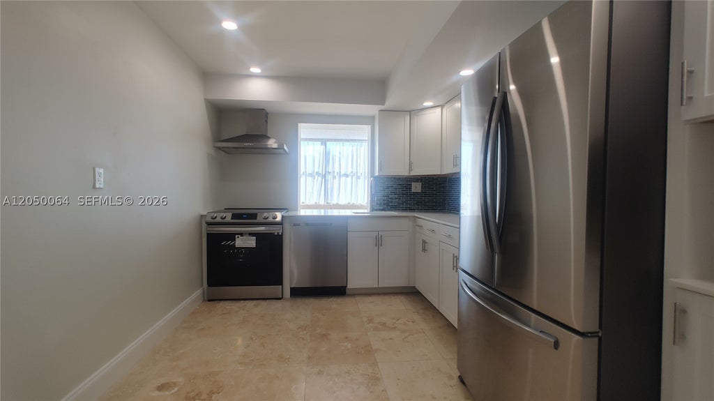 Photo of 1000 Parkview Dr #125, Hallandale Beach, FL 33009 (MLS # A12050064)