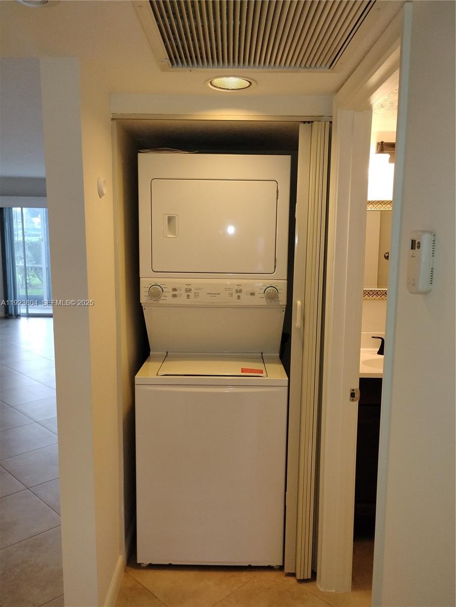 CAMBRIDGE AT CENTURY - Residential