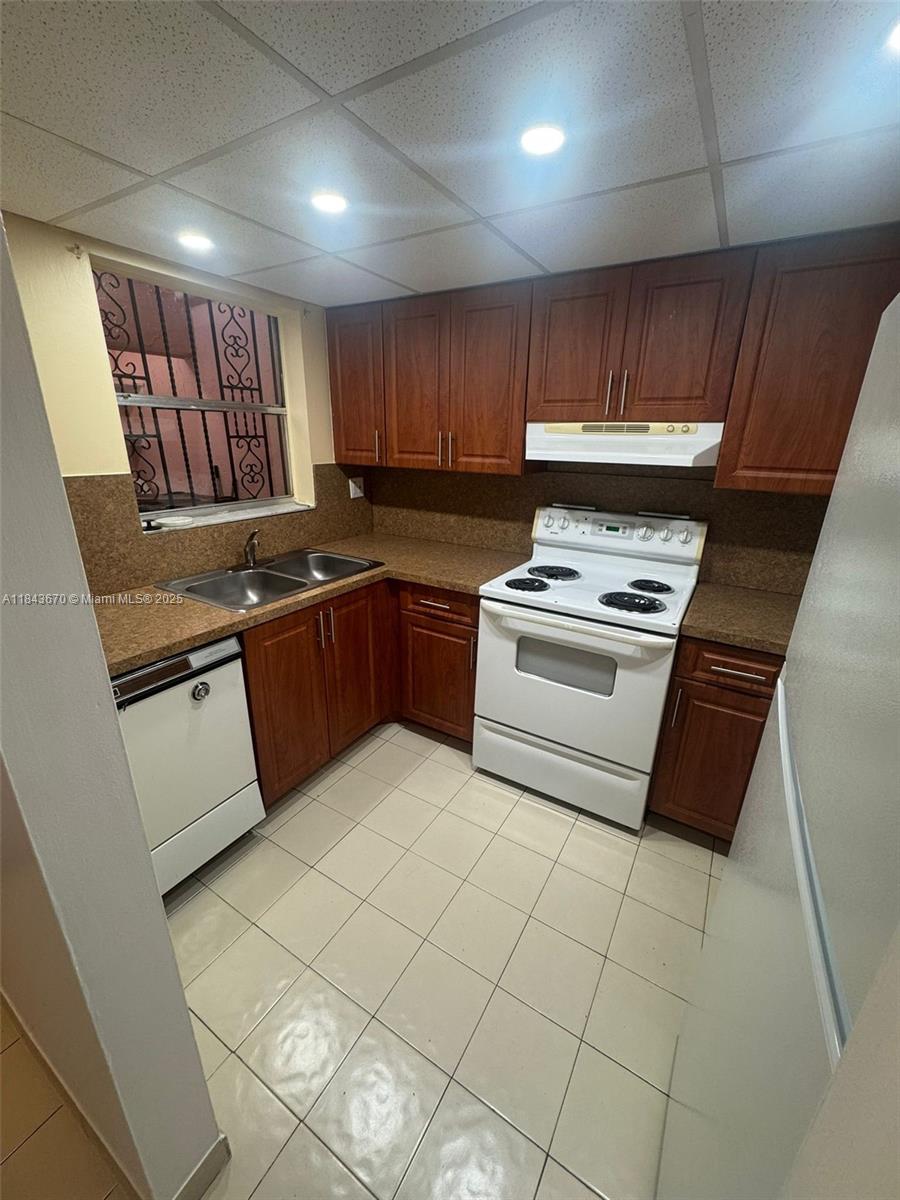 MANGO HILL CONDO NO 2 - Residential