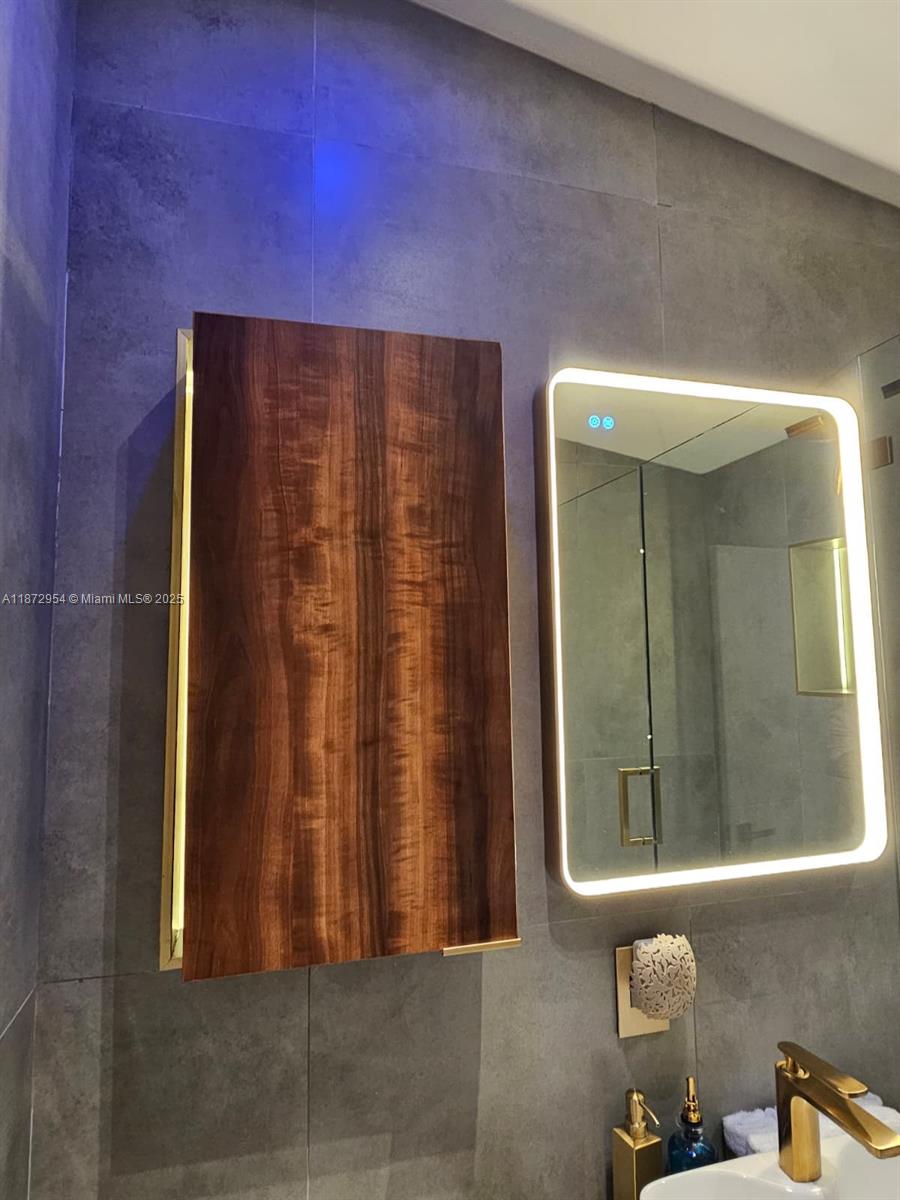 LAUDERDALE ISLES NO 2 - Residential