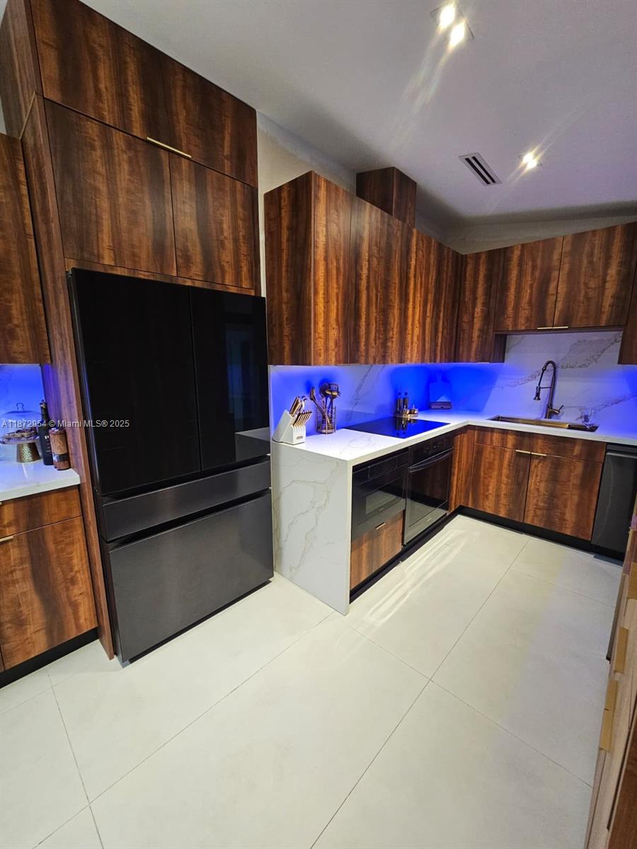 LAUDERDALE ISLES NO 2 - Residential