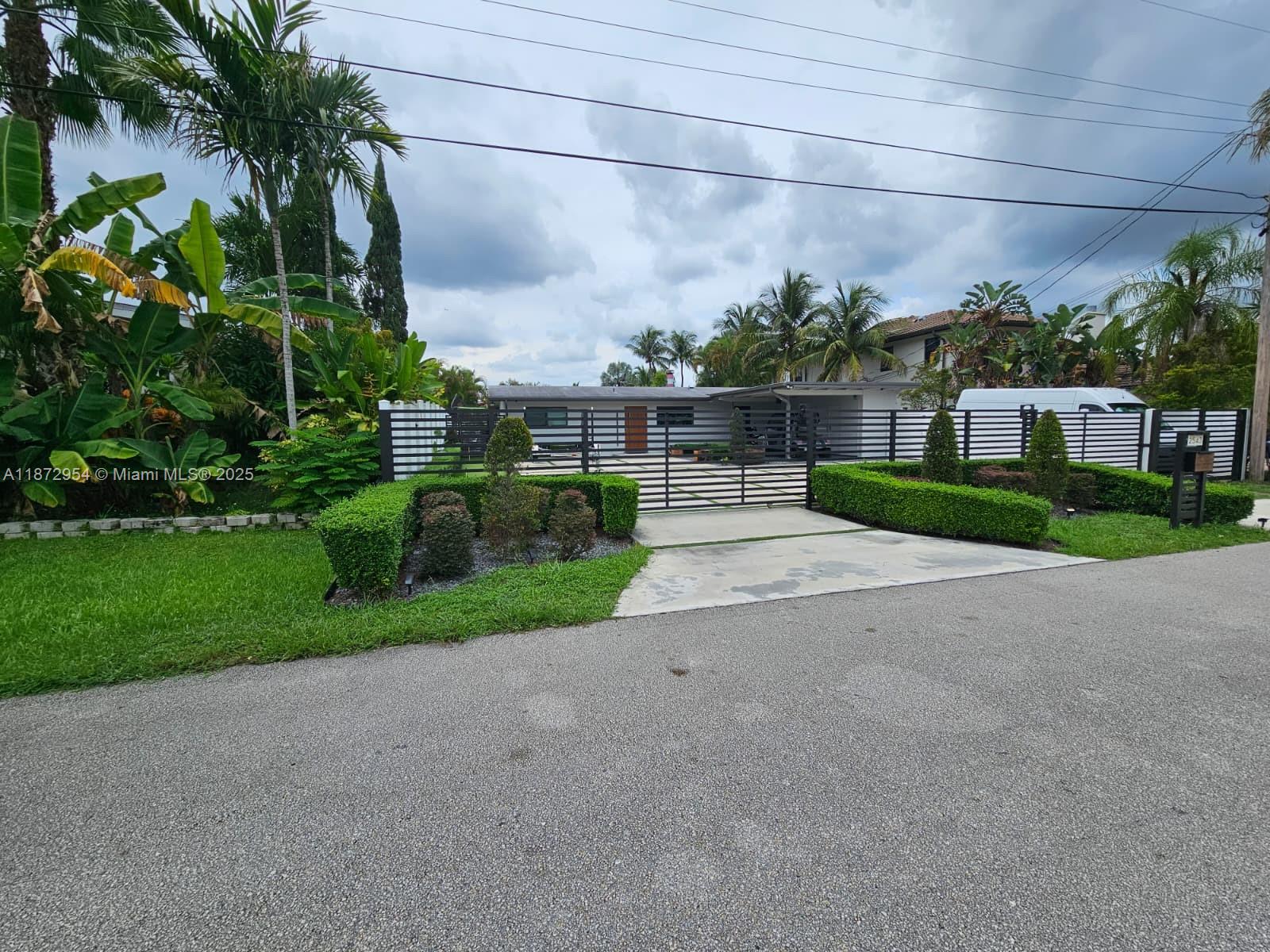 2543 Gulfstream Ln