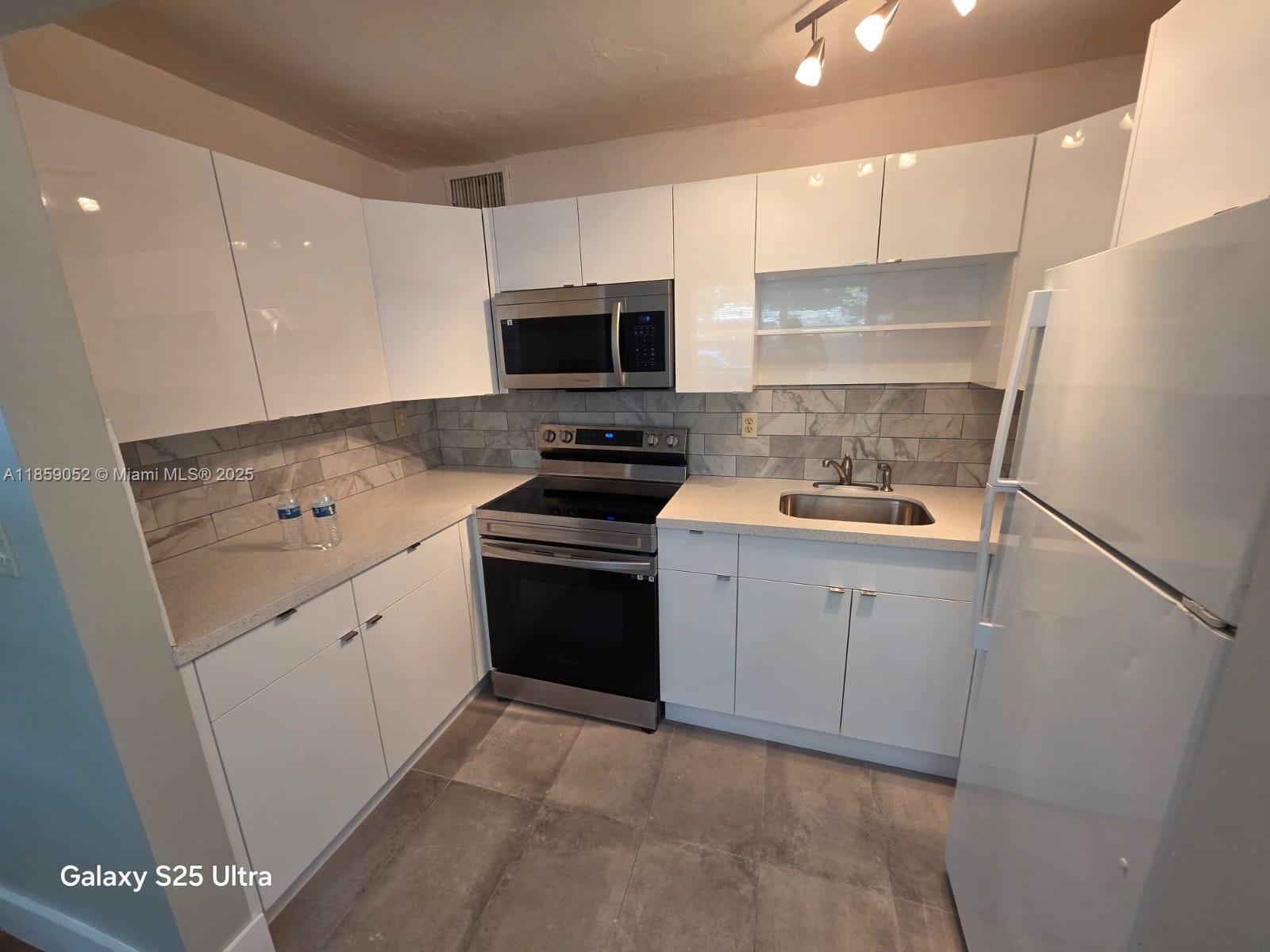 Bright and updated 2-bedroom, 1-bathroom apartment in a nice neighborhood, conveniently located near major highways, Dania Pointe, Fort Lauderdale Airport, and 5 minutes from the beaches. High Impact windows and central AC. 2 parking spaces.