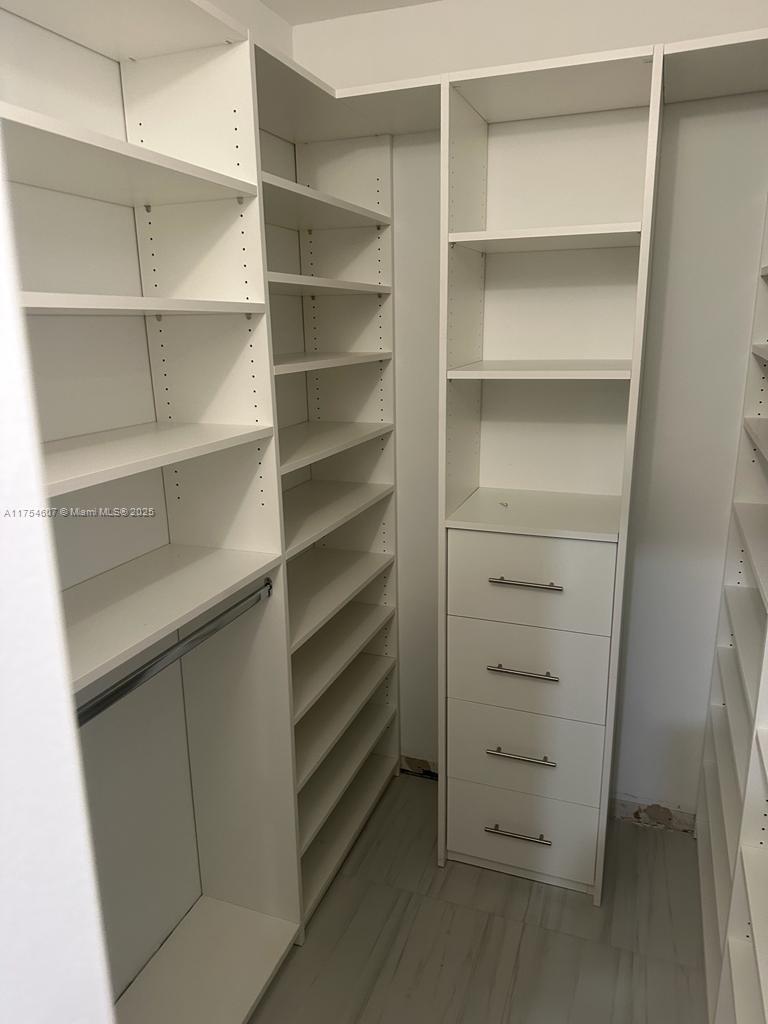 ROYAL GARDEN CONDO - Residential