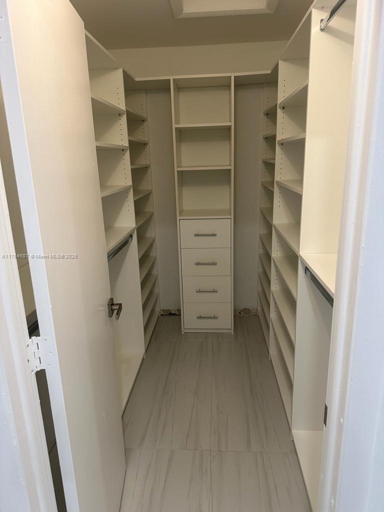 ROYAL GARDEN CONDO - Residential