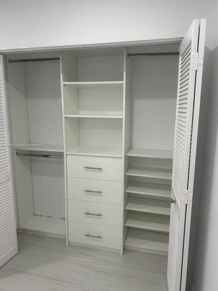 ROYAL GARDEN CONDO - Residential