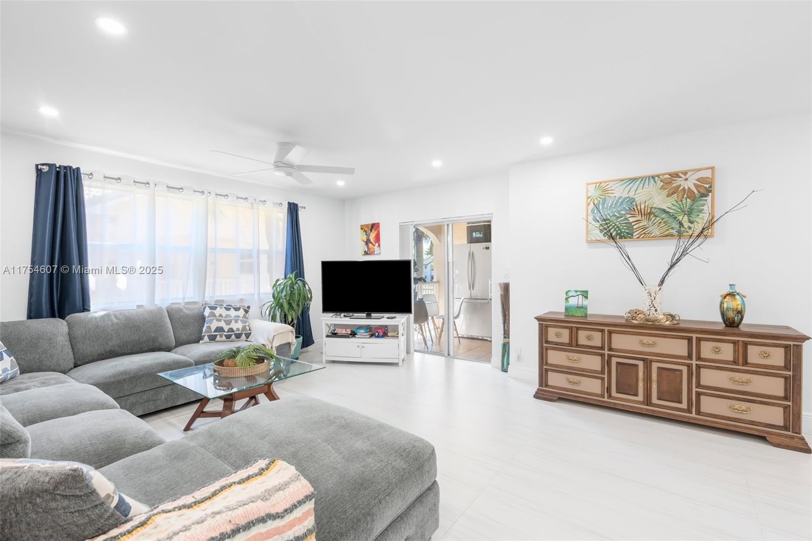 ROYAL GARDEN CONDO - Residential