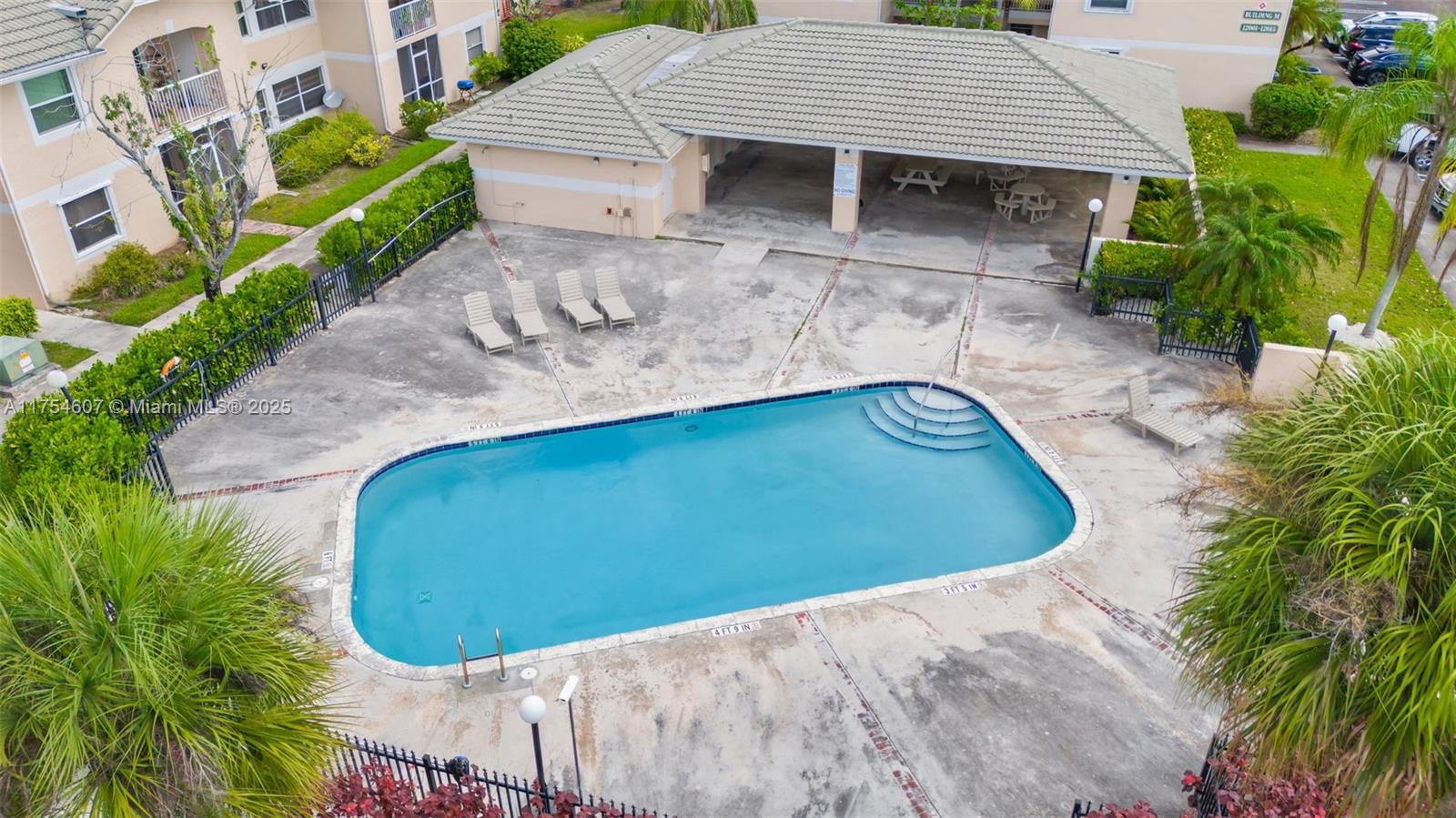 ROYAL GARDEN CONDO - Residential