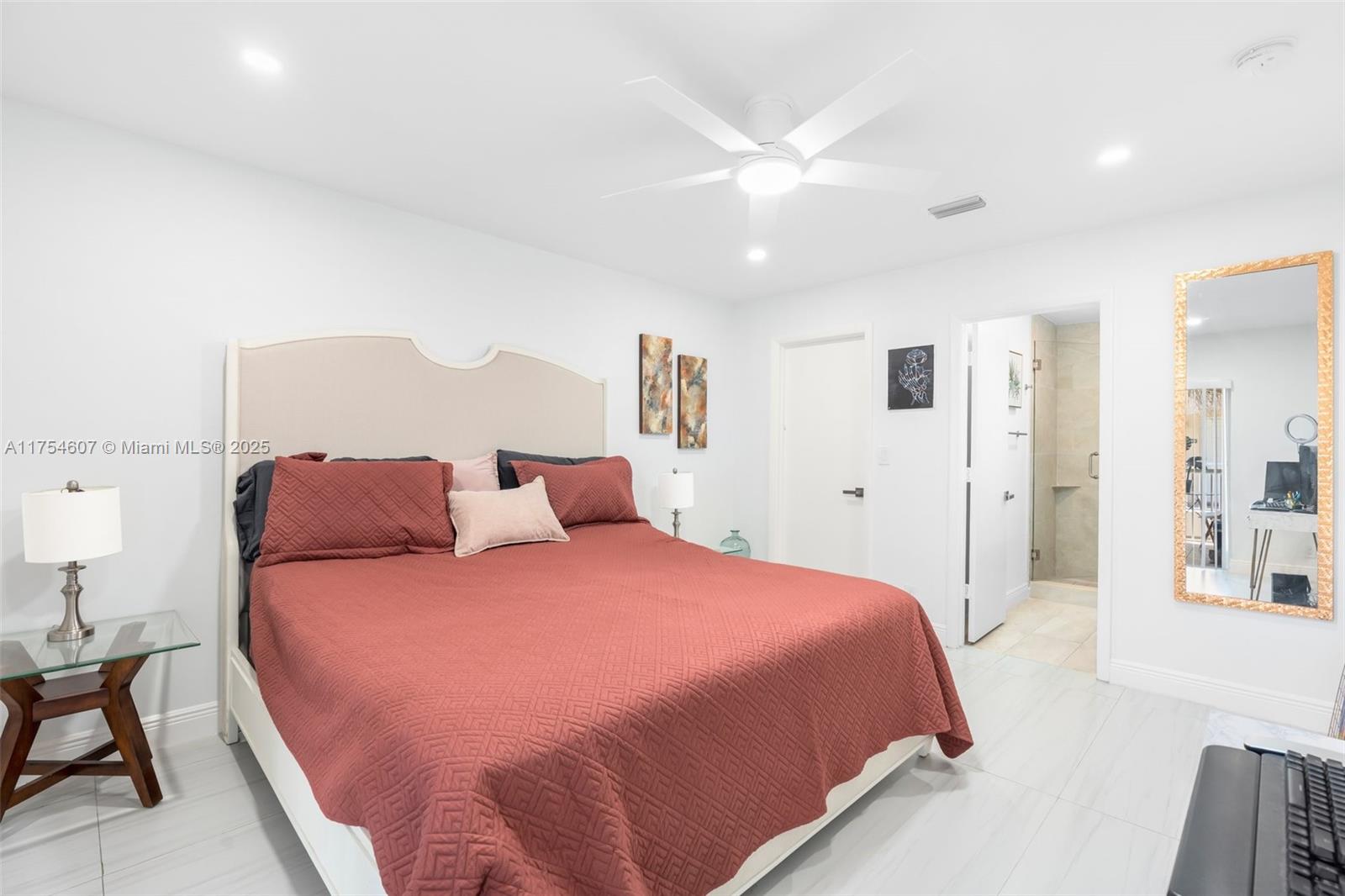 ROYAL GARDEN CONDO - Residential