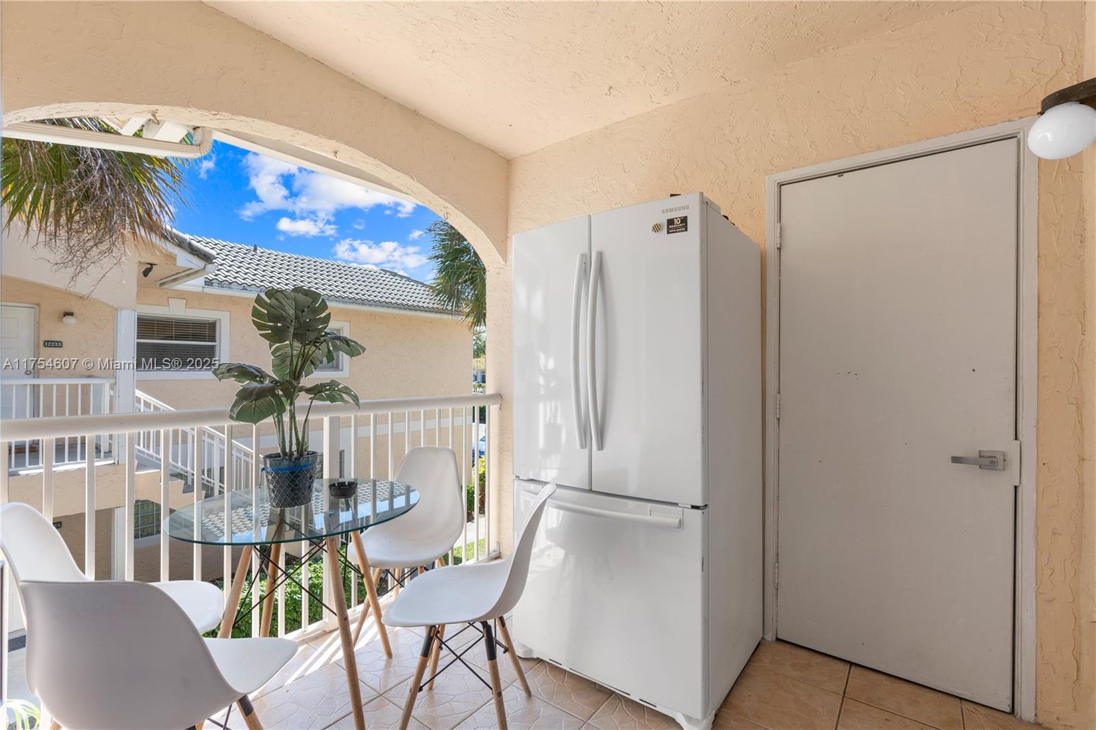 ROYAL GARDEN CONDO - Residential