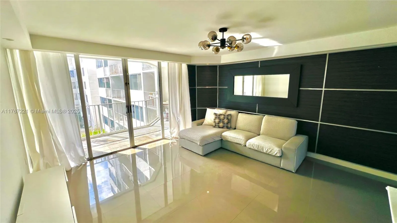 Miami, Florida 33125, United States, 2 Bedrooms Bedrooms, ,2 BathroomsBathrooms,Residential,Active,92827