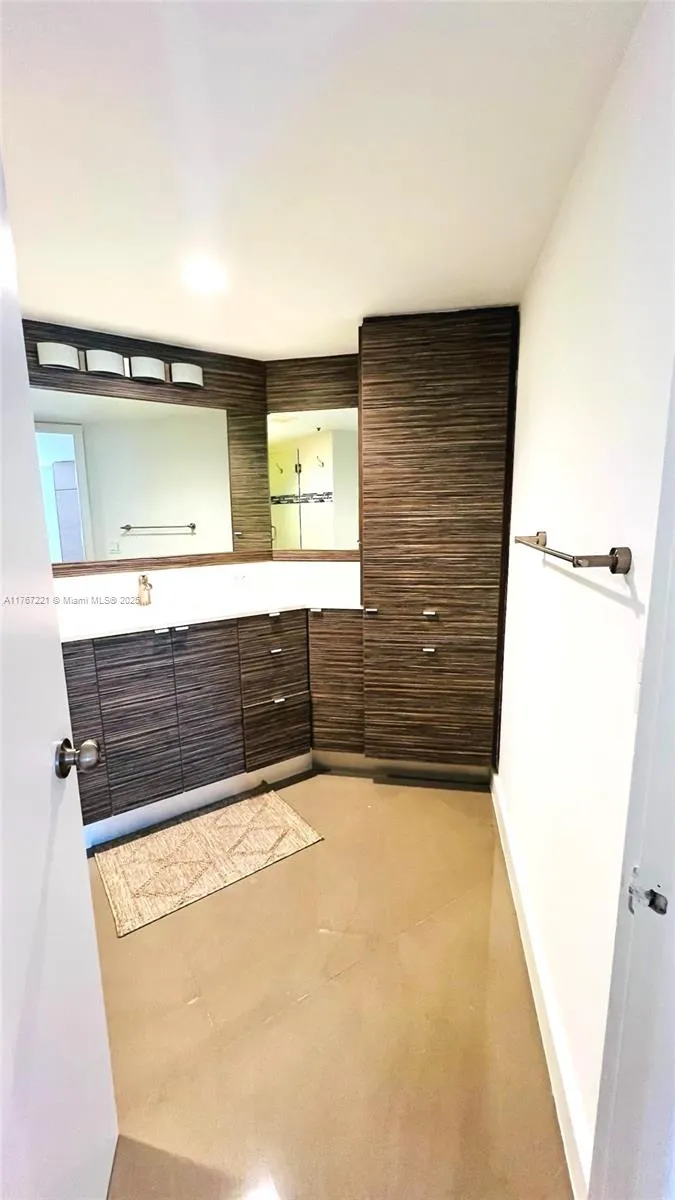 Miami, Florida 33125, United States, 2 Bedrooms Bedrooms, ,2 BathroomsBathrooms,Residential,Active,92827