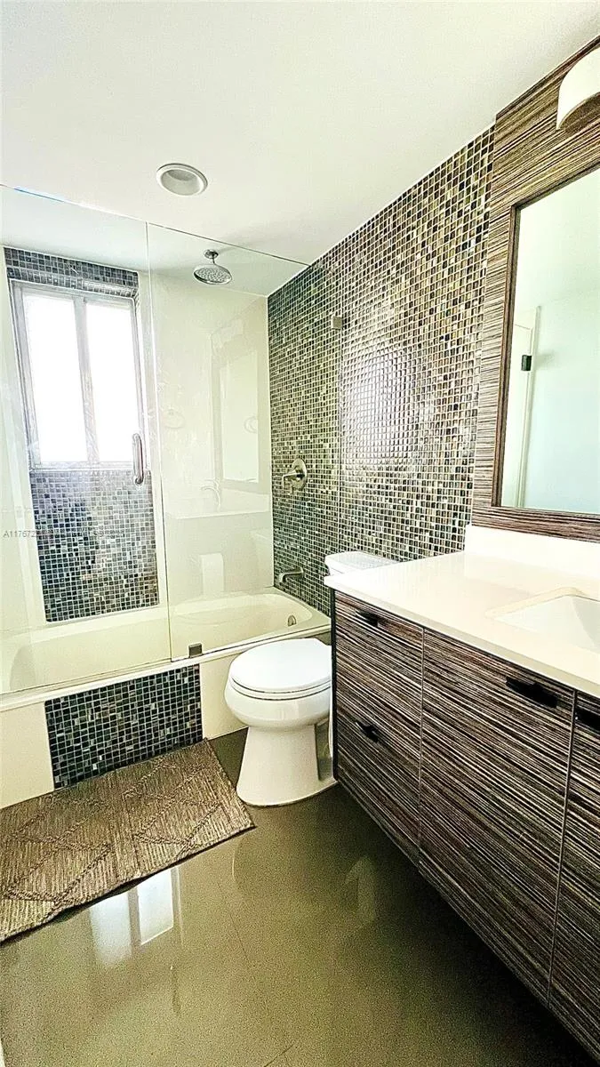 Miami, Florida 33125, United States, 2 Bedrooms Bedrooms, ,2 BathroomsBathrooms,Residential,Active,92827