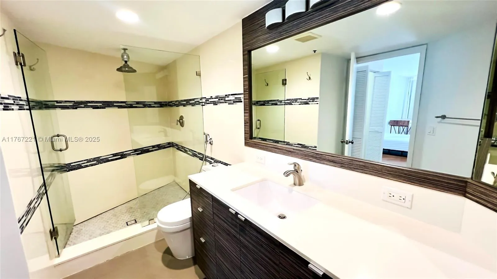 Miami, Florida 33125, United States, 2 Bedrooms Bedrooms, ,2 BathroomsBathrooms,Residential,Active,92827