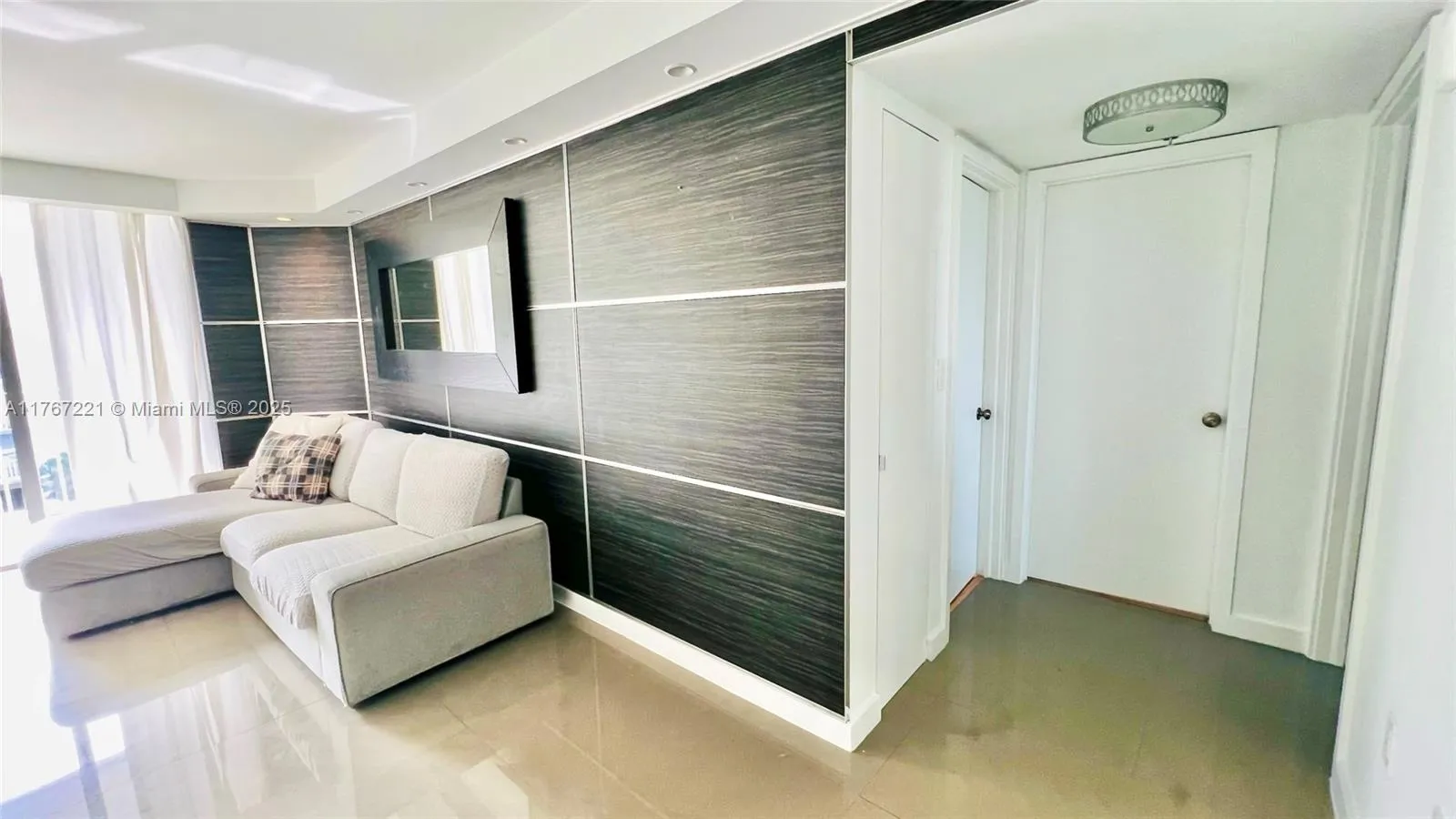 Miami, Florida 33125, United States, 2 Bedrooms Bedrooms, ,2 BathroomsBathrooms,Residential,Active,92827