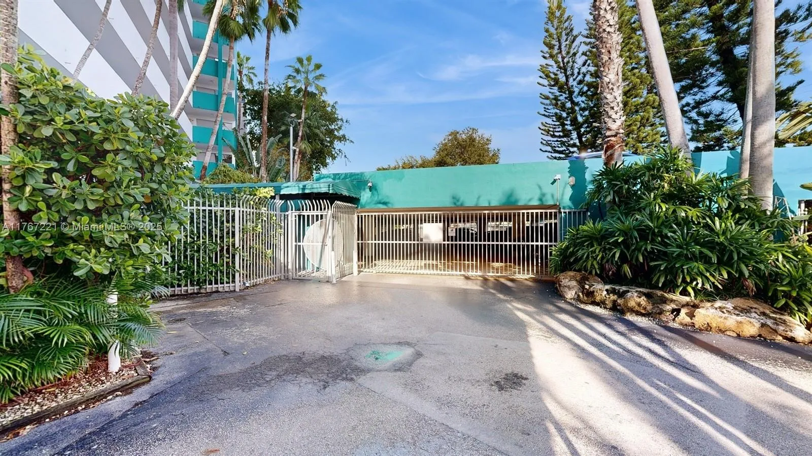 Miami, Florida 33125, United States, 2 Bedrooms Bedrooms, ,2 BathroomsBathrooms,Residential,Active,92827