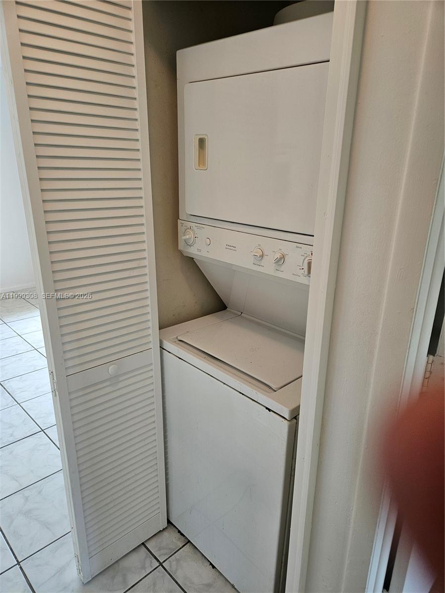 CORAL WEST CONDO - Residential Lease