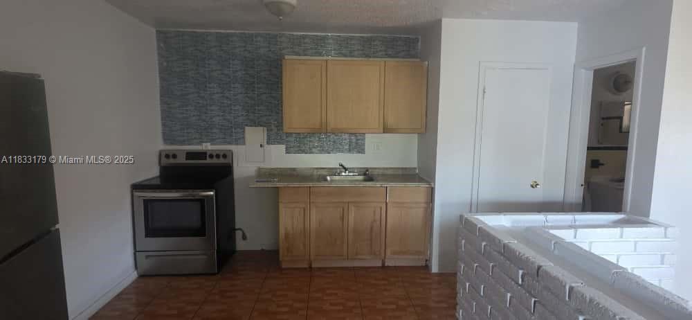 CORAL BAY MANOR - Residential Lease