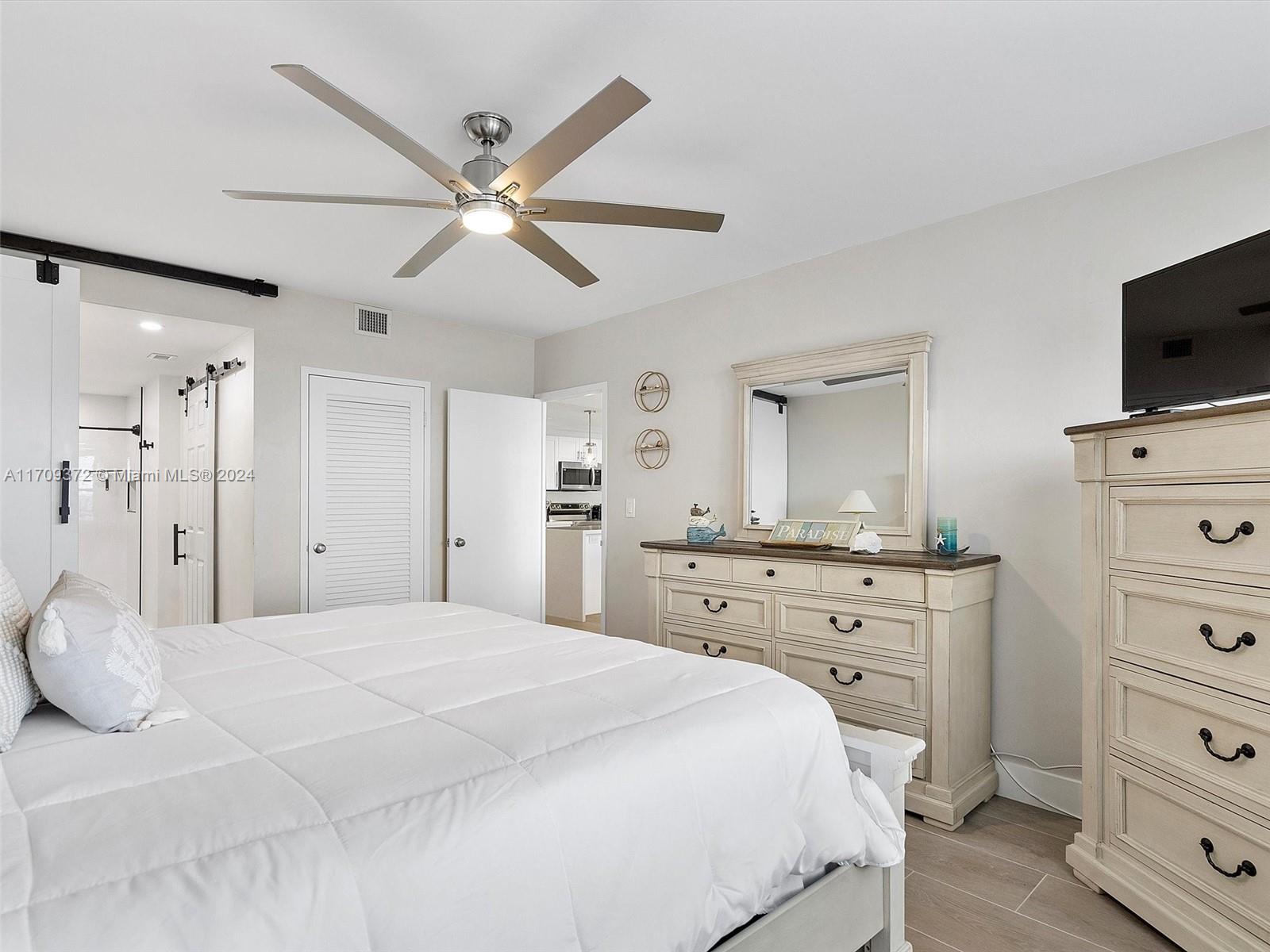 HOLLYWOOD TOWERS CONDO - Residential Lease