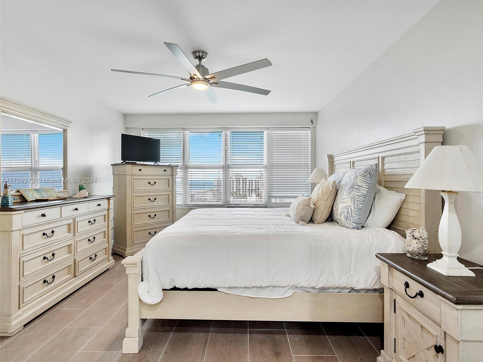 HOLLYWOOD TOWERS CONDO - Residential Lease