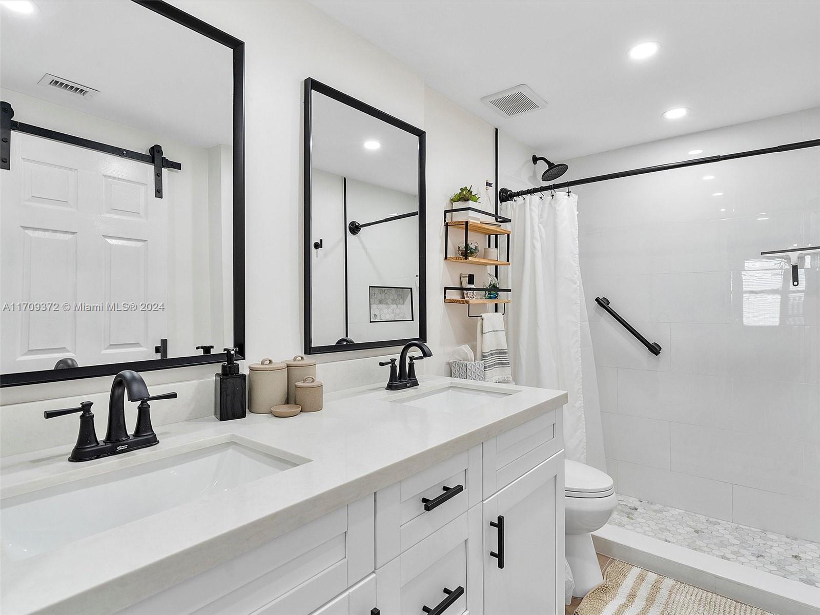 HOLLYWOOD TOWERS CONDO - Residential Lease