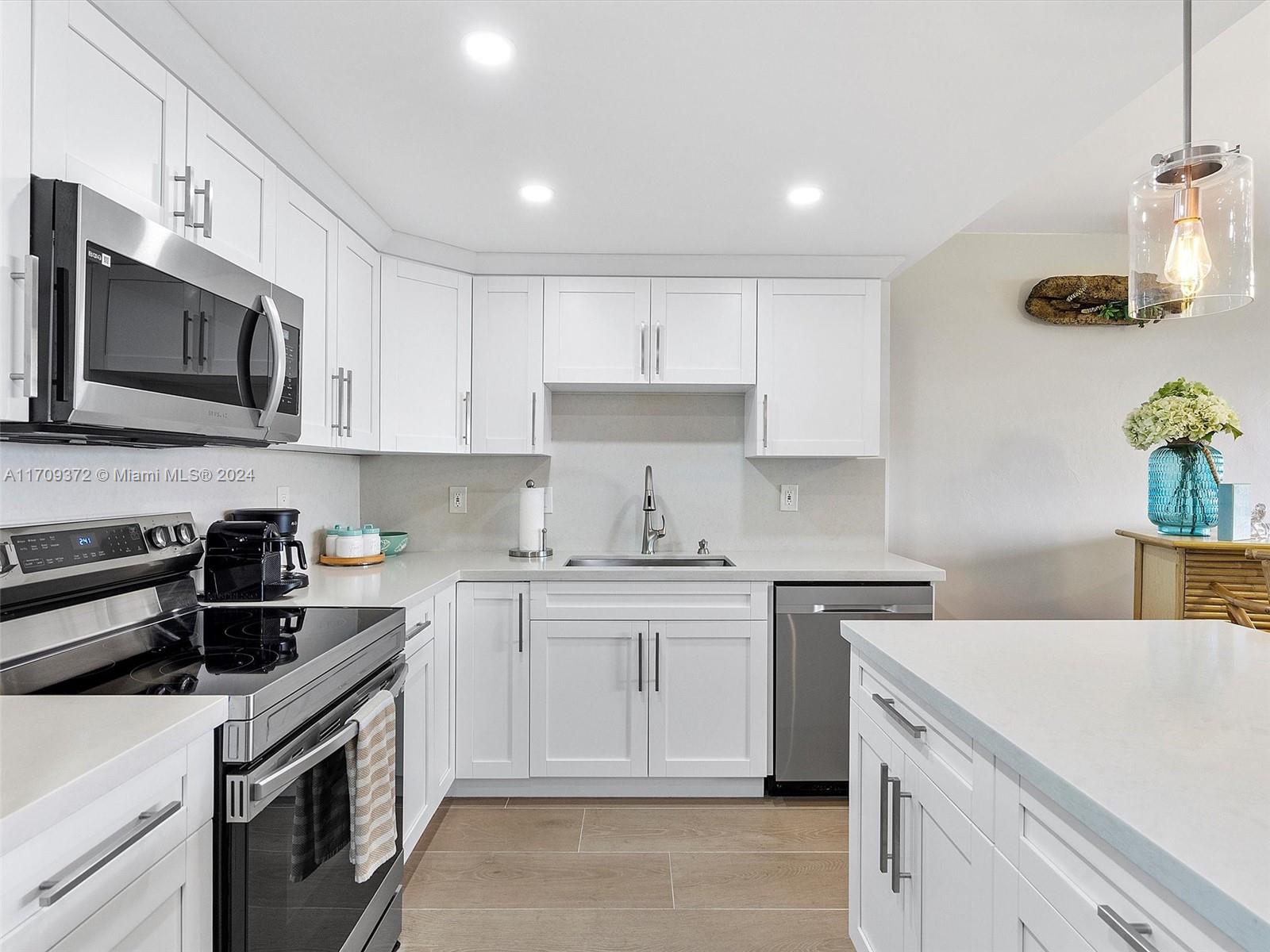 HOLLYWOOD TOWERS CONDO - Residential Lease