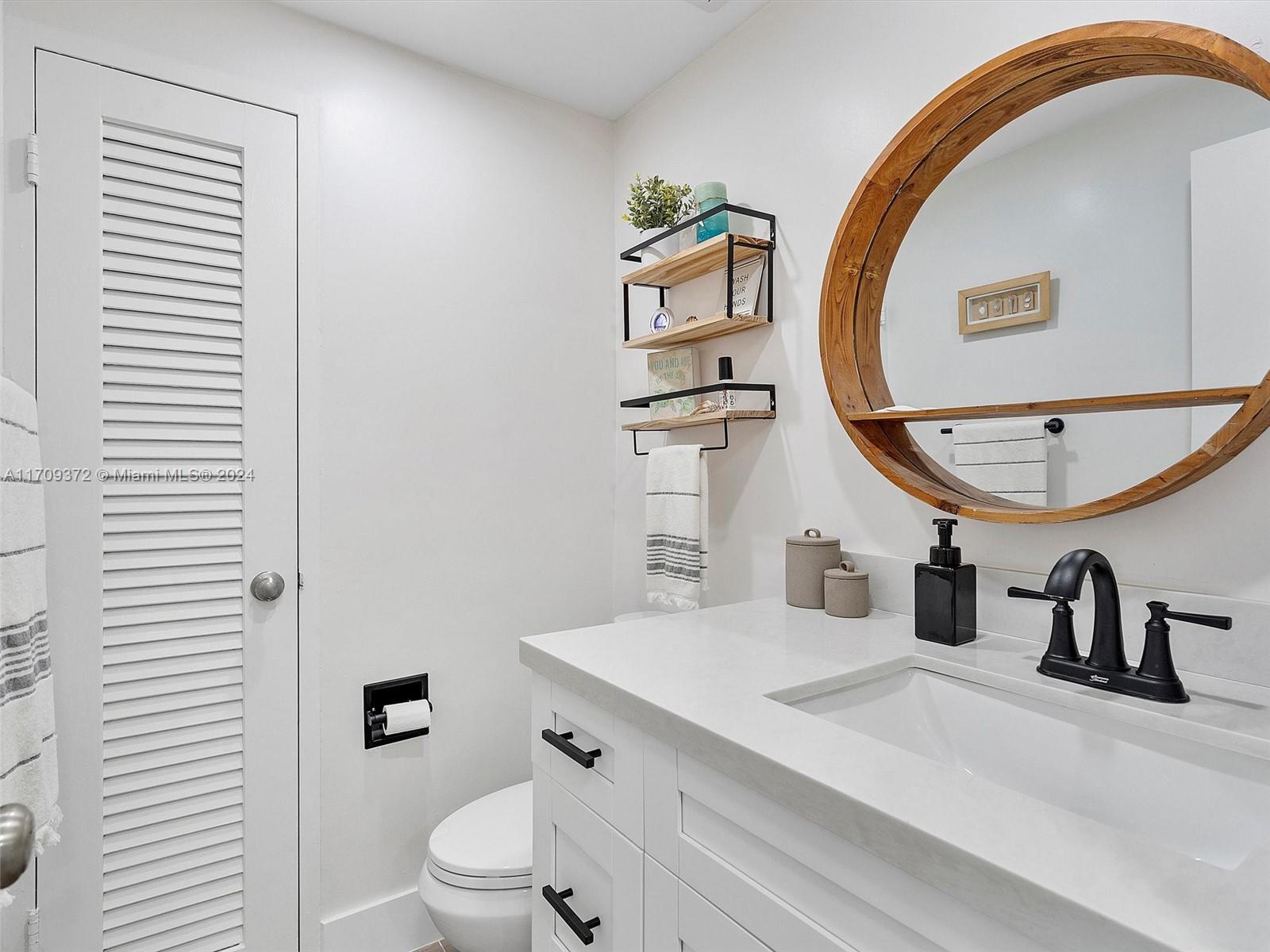 HOLLYWOOD TOWERS CONDO - Residential Lease