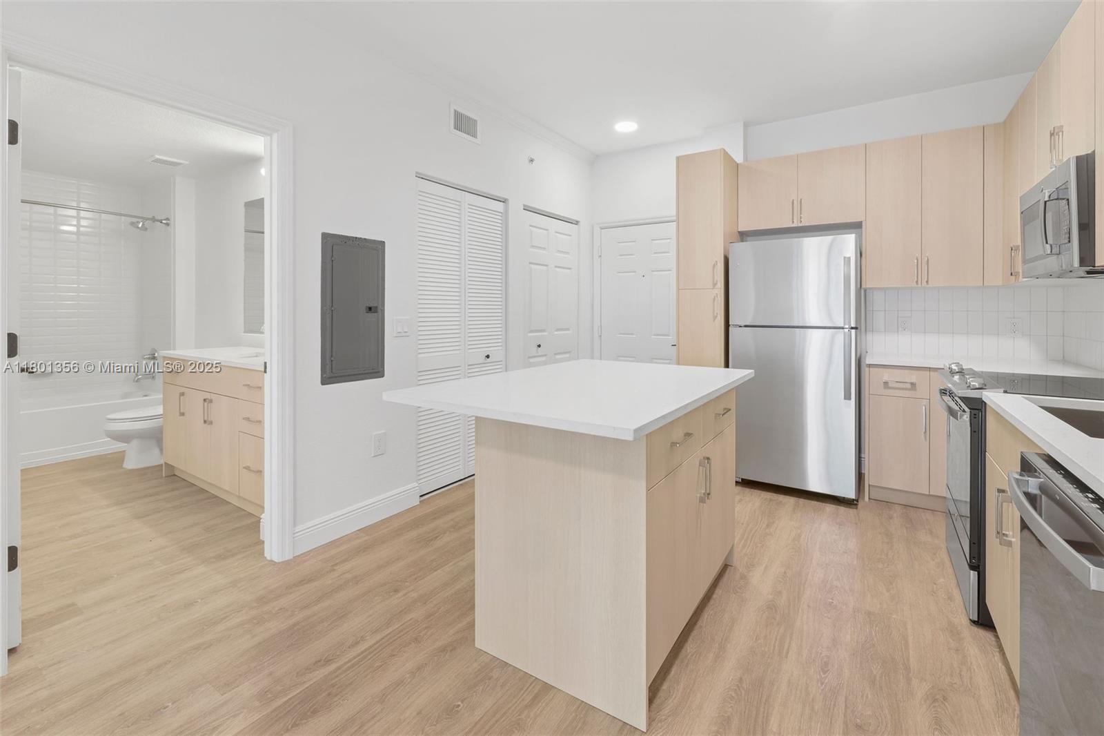 10170 SW 7th St 20-205