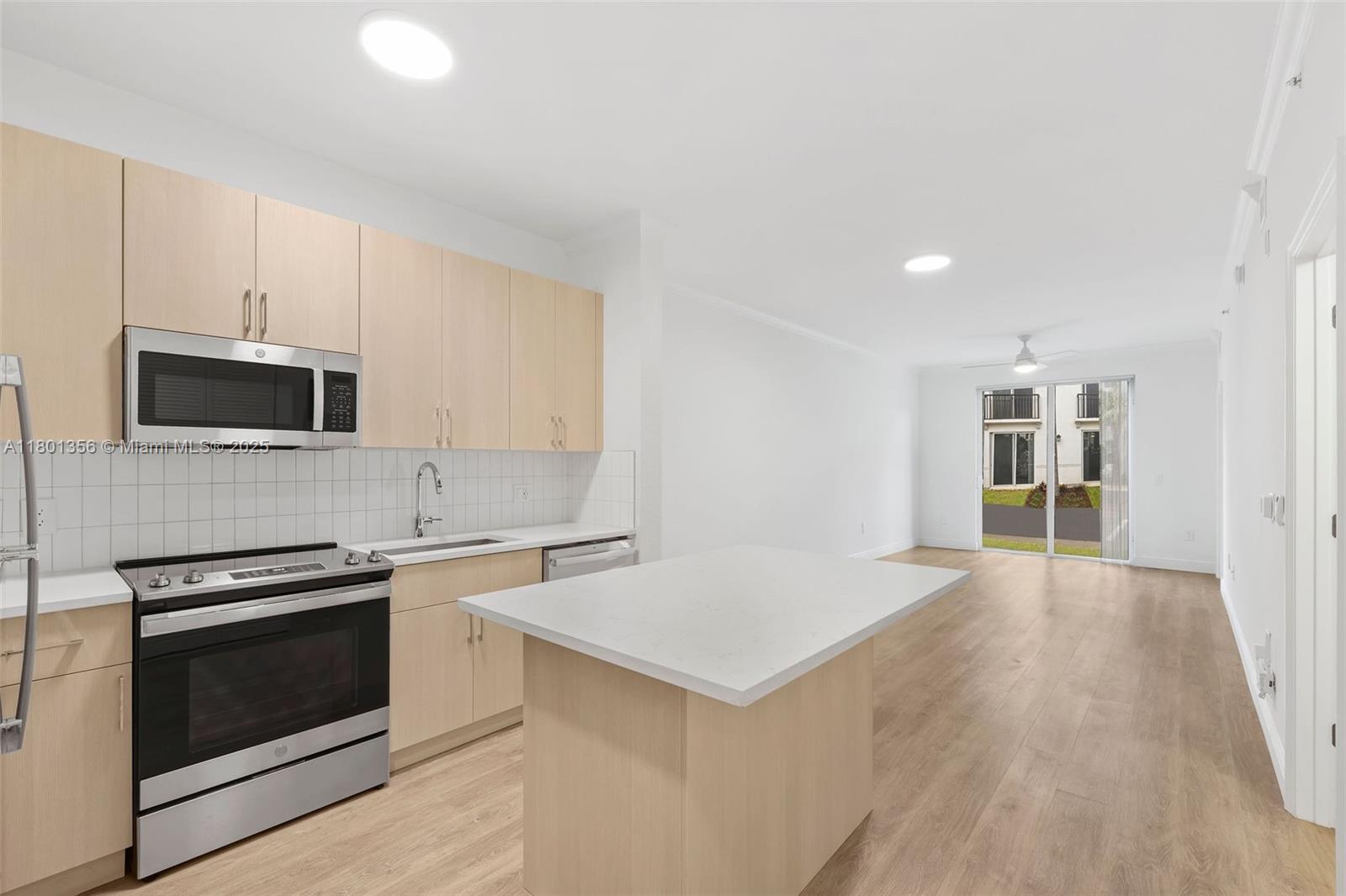 10170 SW 7th St 20-205